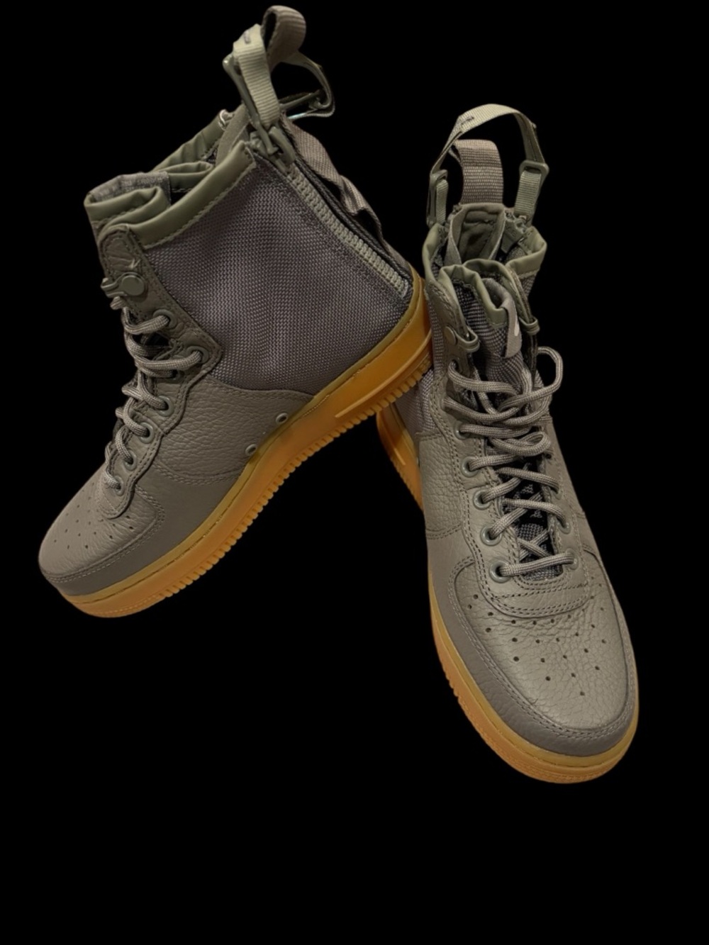 Nike Men's High-Top SF Air Force 1 dark stucco Boots in Olive with Gum Sole